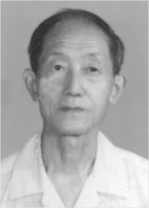 龚依群