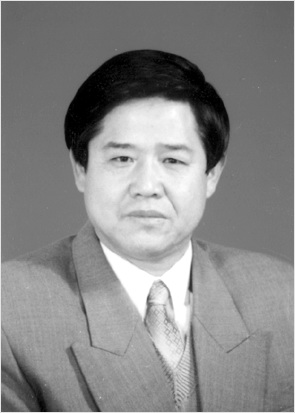 ˴